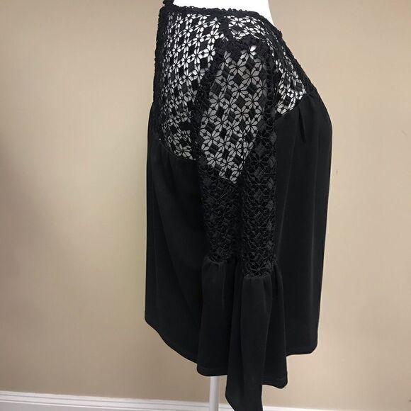 White House Black Market open lace top. Size XS - Picture 3 of 5